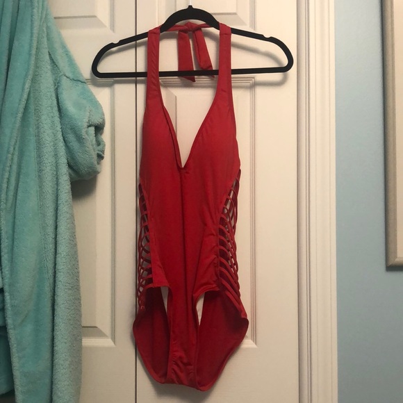 Never worn tags were cut out it’s a size medium - Picture 1 of 3